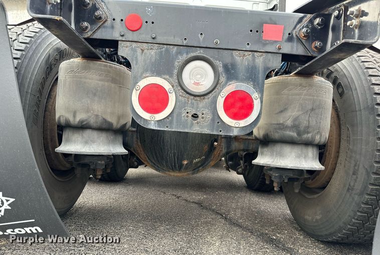 image for item NI9767 2018 Freightliner  Cascadia Evolution 125 semi truck