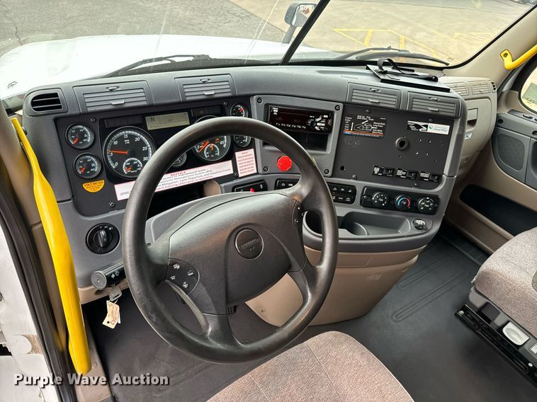 image for item NI9767 2018 Freightliner  Cascadia Evolution 125 semi truck