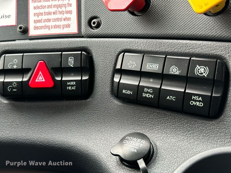 image for item NI9767 2018 Freightliner  Cascadia Evolution 125 semi truck