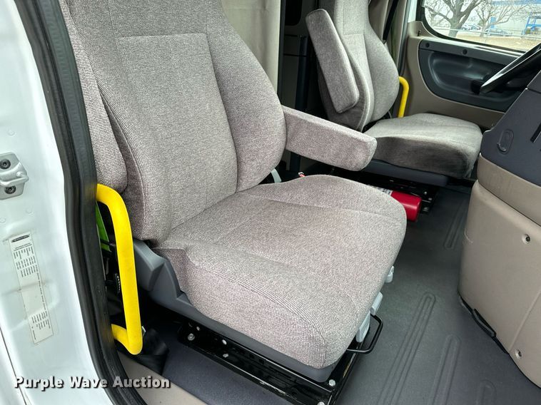 image for item NI9767 2018 Freightliner  Cascadia Evolution 125 semi truck