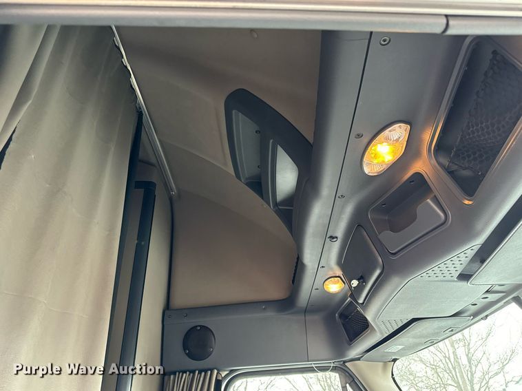 image for item NI9767 2018 Freightliner  Cascadia Evolution 125 semi truck