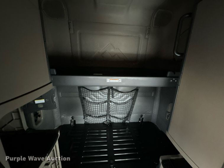 image for item NI9767 2018 Freightliner  Cascadia Evolution 125 semi truck