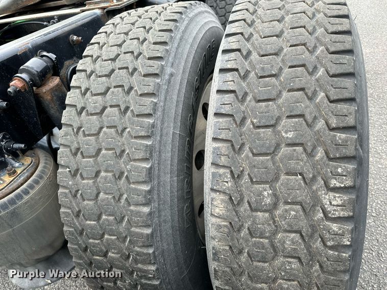 image for item NI9767 2018 Freightliner  Cascadia Evolution 125 semi truck