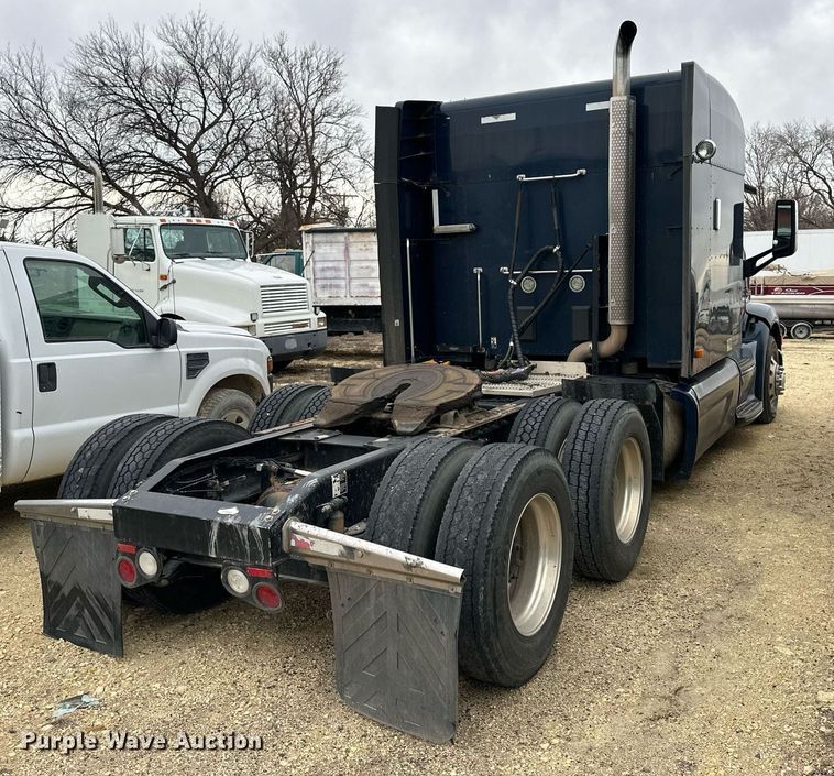 image for item NJ9291 2016 Peterbilt  579 semi truck