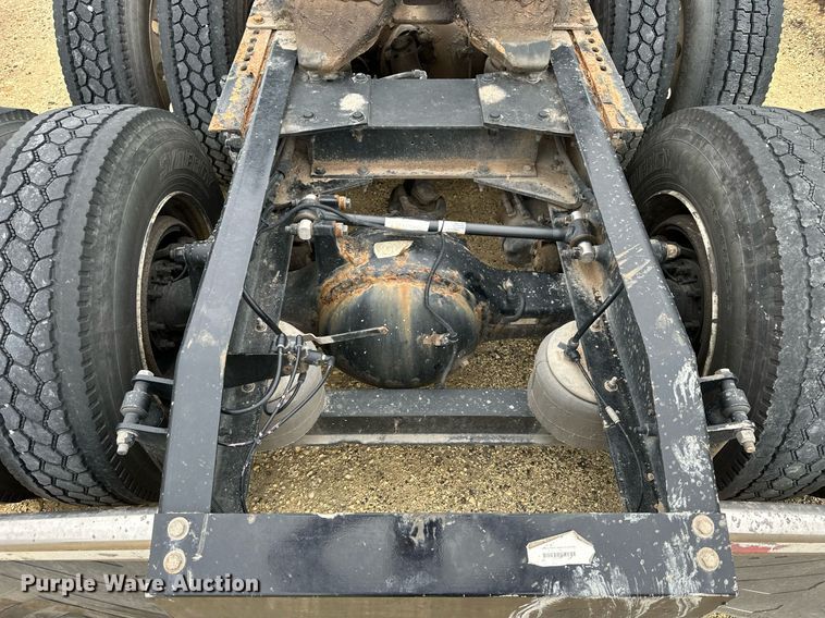 image for item NJ9291 2016 Peterbilt  579 semi truck