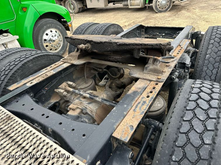 image for item NJ9291 2016 Peterbilt  579 semi truck