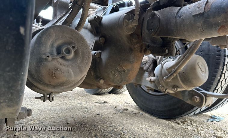 image for item NJ9291 2016 Peterbilt  579 semi truck