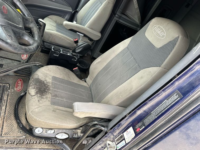 image for item NJ9291 2016 Peterbilt  579 semi truck