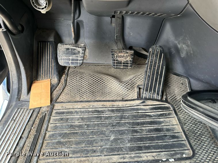 image for item NJ9291 2016 Peterbilt  579 semi truck