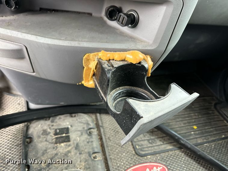 image for item NJ9291 2016 Peterbilt  579 semi truck