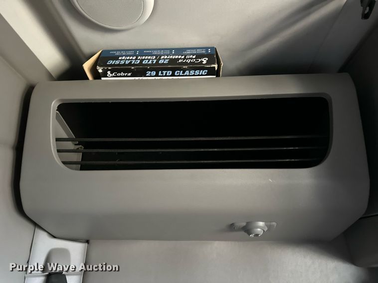 image for item NJ9291 2016 Peterbilt  579 semi truck