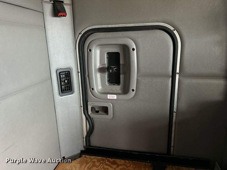 image for item NJ9291 2016 Peterbilt  579 semi truck