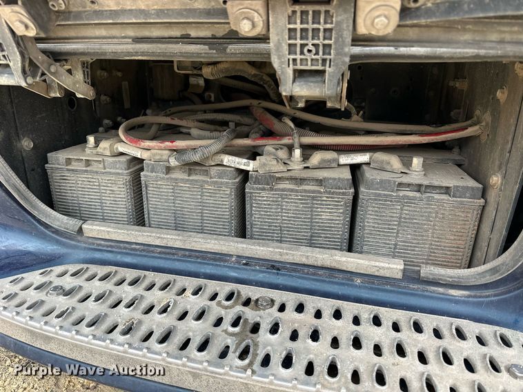 image for item NJ9291 2016 Peterbilt  579 semi truck