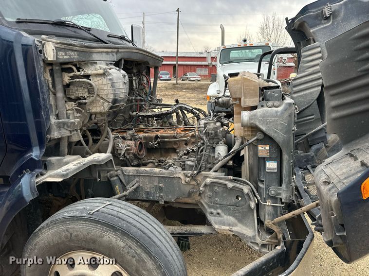 image for item NJ9291 2016 Peterbilt  579 semi truck