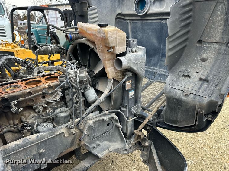 image for item NJ9291 2016 Peterbilt  579 semi truck