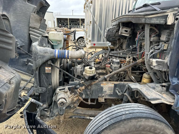 image for item NJ9291 2016 Peterbilt  579 semi truck