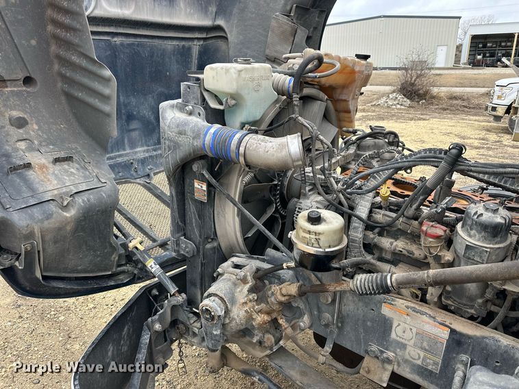 image for item NJ9291 2016 Peterbilt  579 semi truck