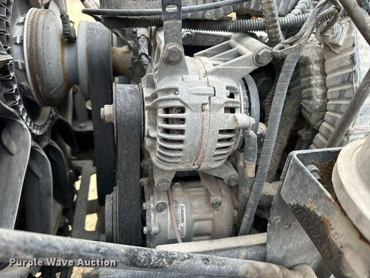 image for item NJ9291 2016 Peterbilt  579 semi truck