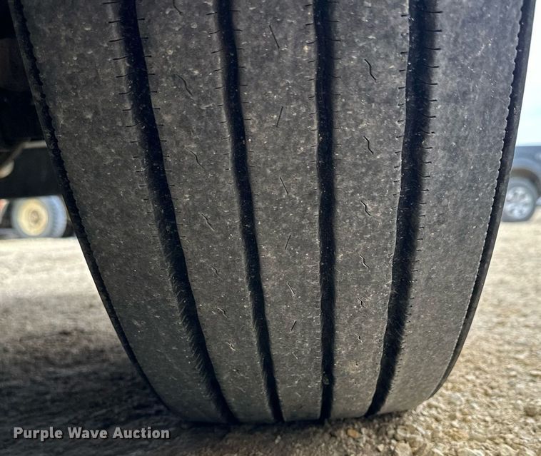 image for item NJ9291 2016 Peterbilt  579 semi truck