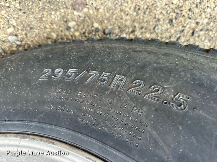 image for item NJ9291 2016 Peterbilt  579 semi truck