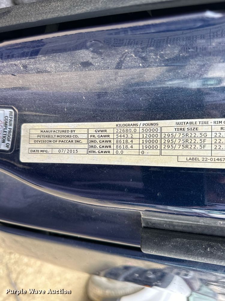 image for item NJ9291 2016 Peterbilt  579 semi truck