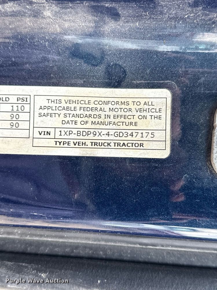 image for item NJ9291 2016 Peterbilt  579 semi truck