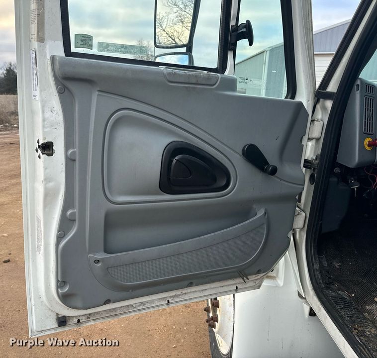 image for item NM9259 2007 International 4300 box truck