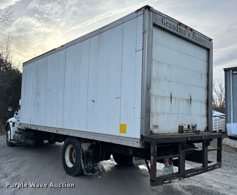 image for item NM9260 2005 International 4300 box truck