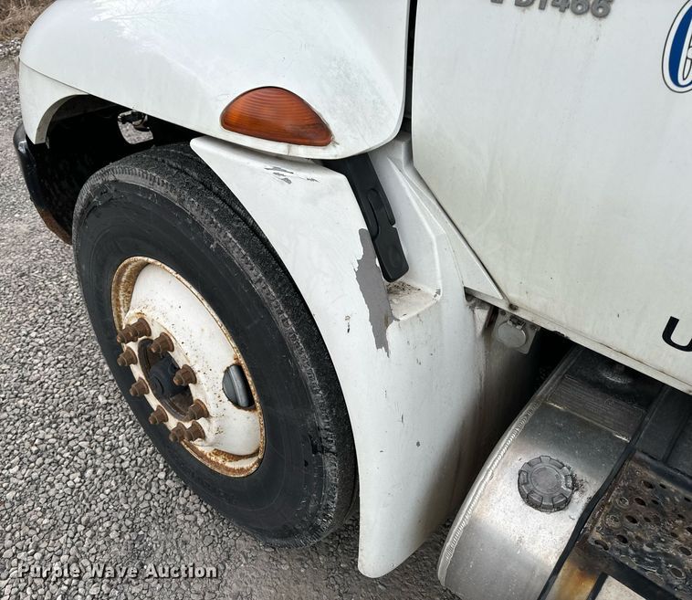 image for item NM9260 2005 International 4300 box truck