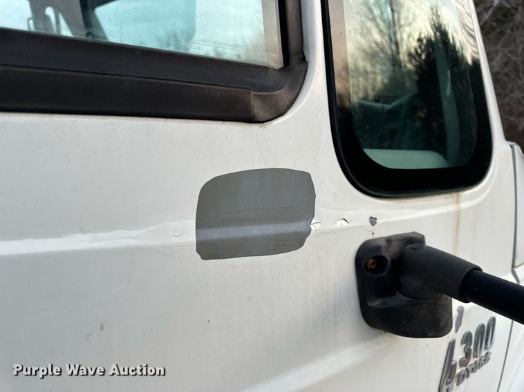 image for item NM9260 2005 International 4300 box truck