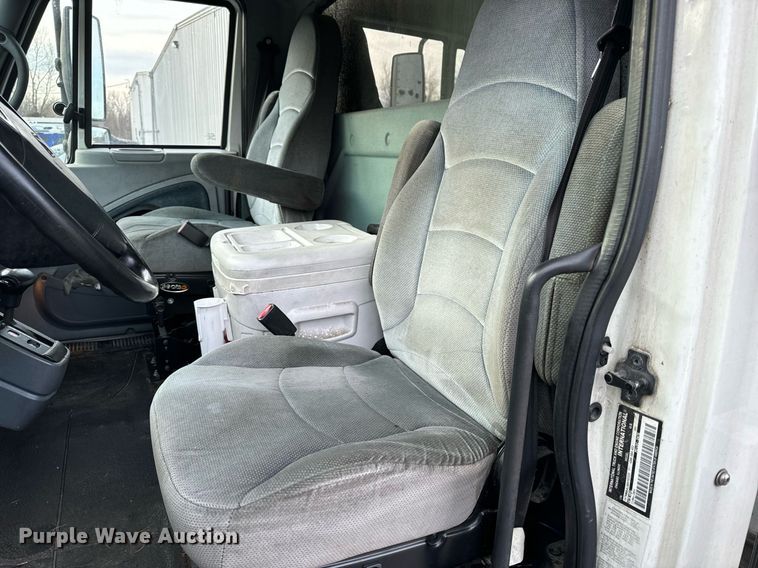 image for item NM9260 2005 International 4300 box truck