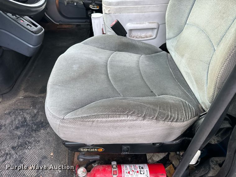 image for item NM9260 2005 International 4300 box truck