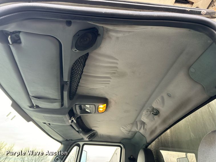 image for item NM9260 2005 International 4300 box truck