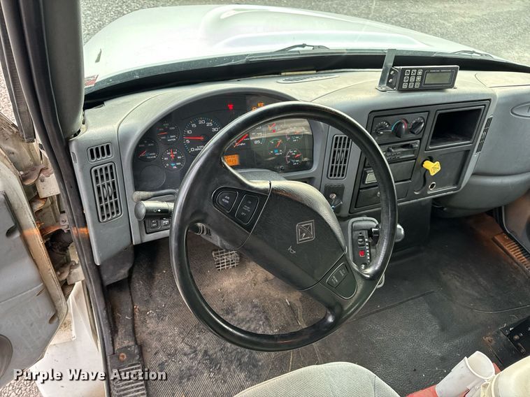 image for item NM9260 2005 International 4300 box truck