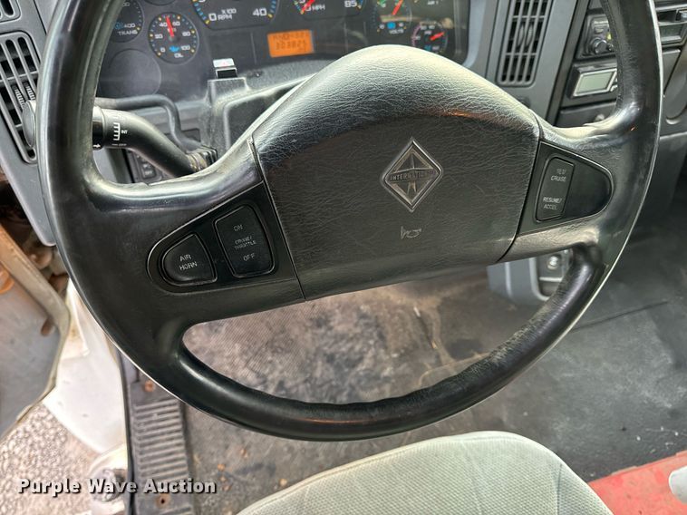 image for item NM9260 2005 International 4300 box truck