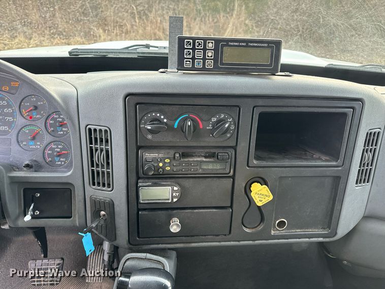 image for item NM9260 2005 International 4300 box truck