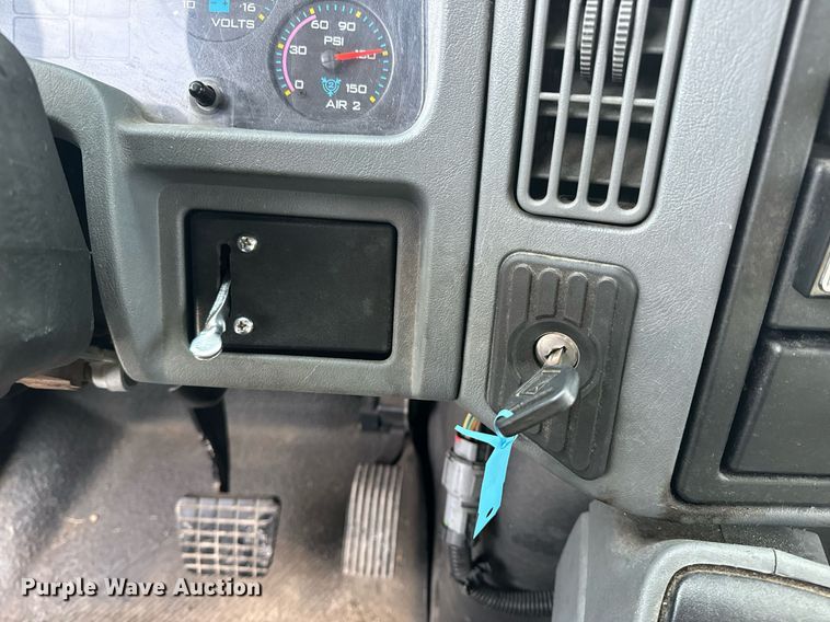 image for item NM9260 2005 International 4300 box truck