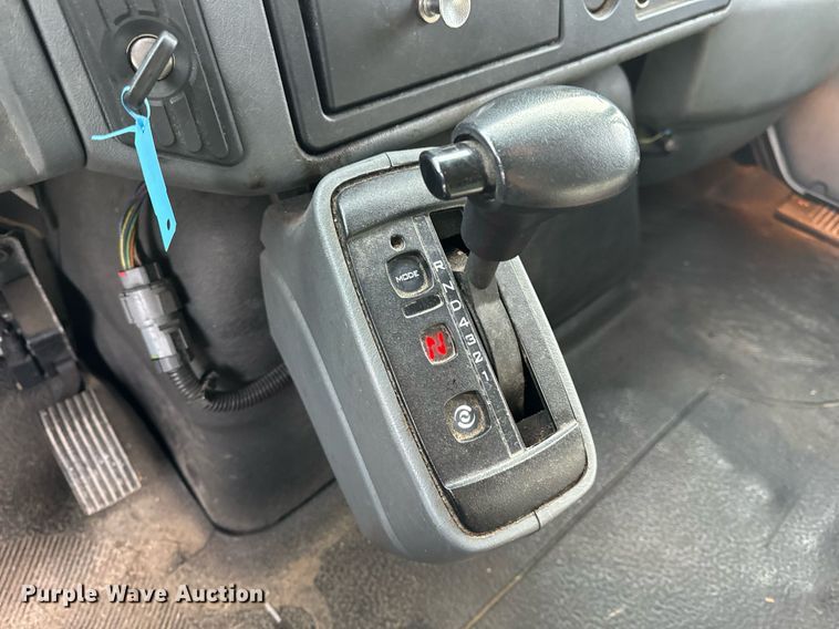 image for item NM9260 2005 International 4300 box truck