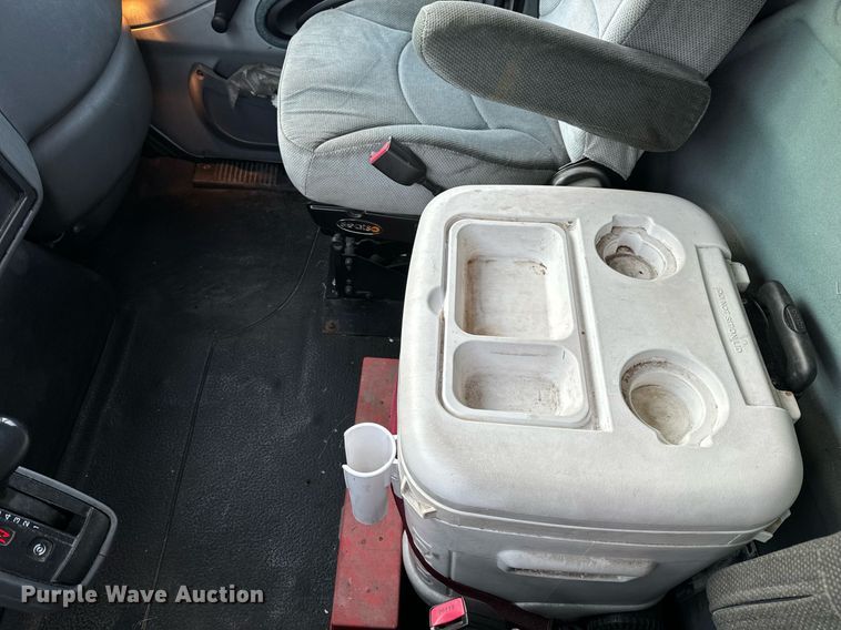 image for item NM9260 2005 International 4300 box truck