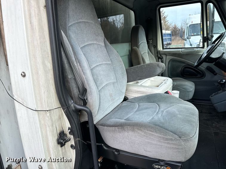 image for item NM9260 2005 International 4300 box truck