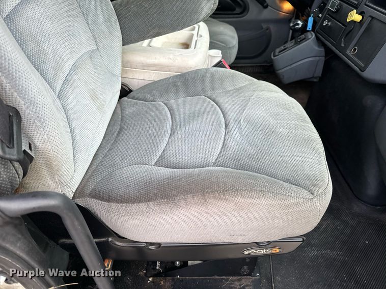 image for item NM9260 2005 International 4300 box truck