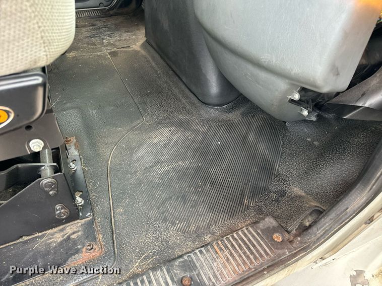 image for item NM9260 2005 International 4300 box truck