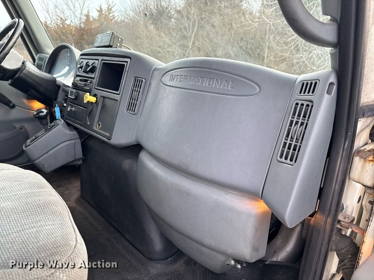 image for item NM9260 2005 International 4300 box truck