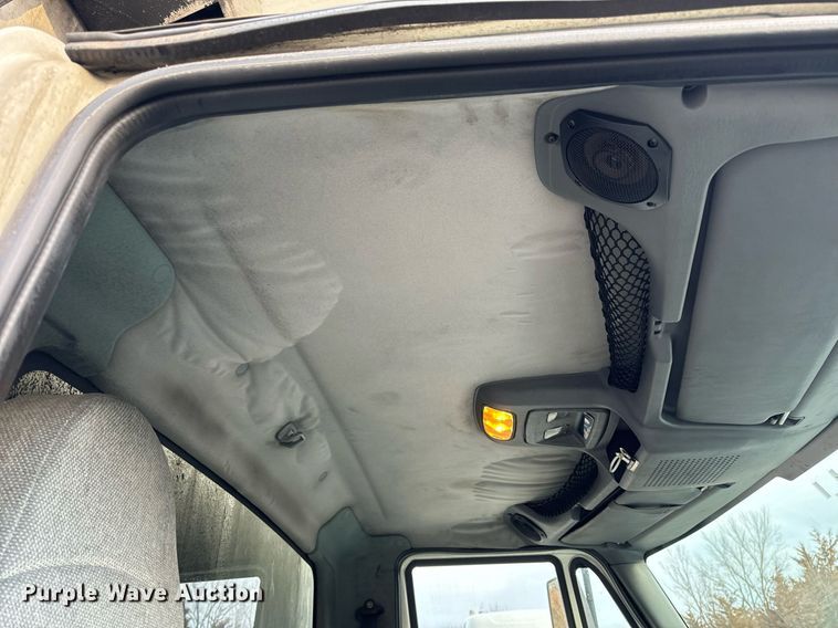 image for item NM9260 2005 International 4300 box truck