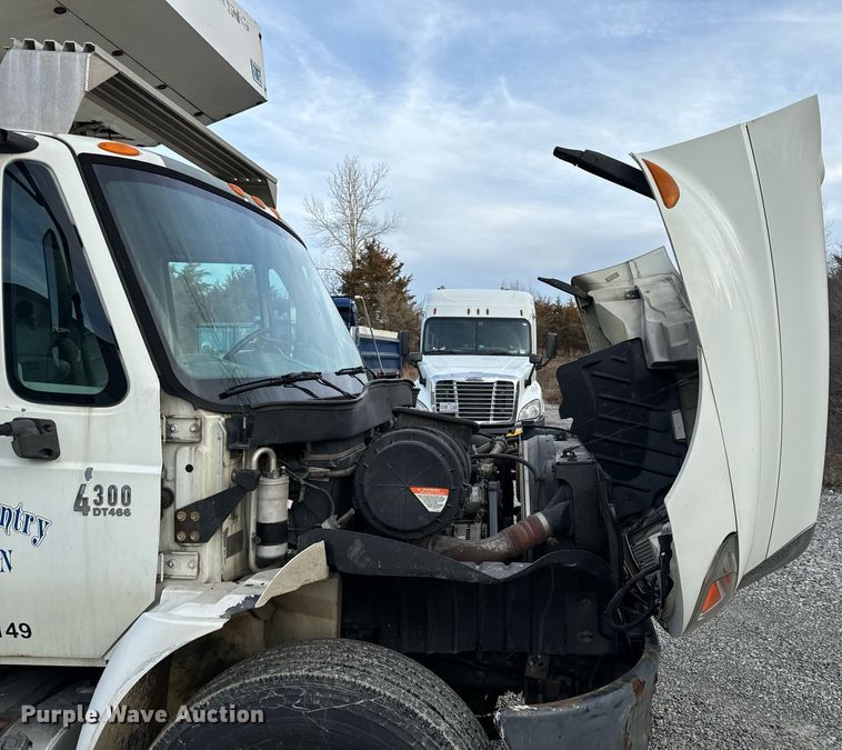 image for item NM9260 2005 International 4300 box truck