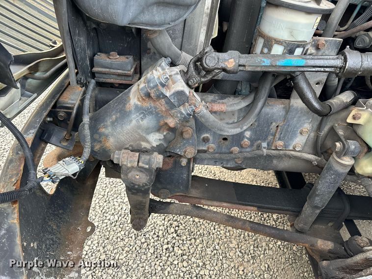 image for item NM9260 2005 International 4300 box truck