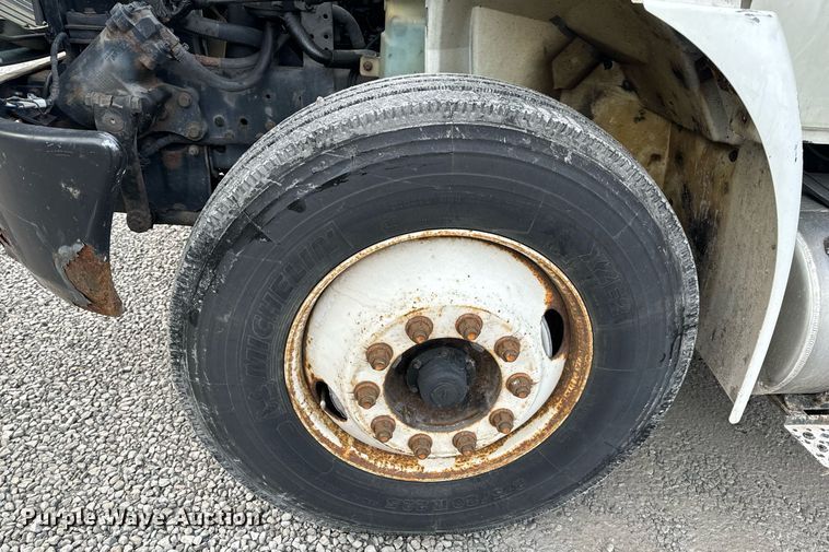 image for item NM9260 2005 International 4300 box truck