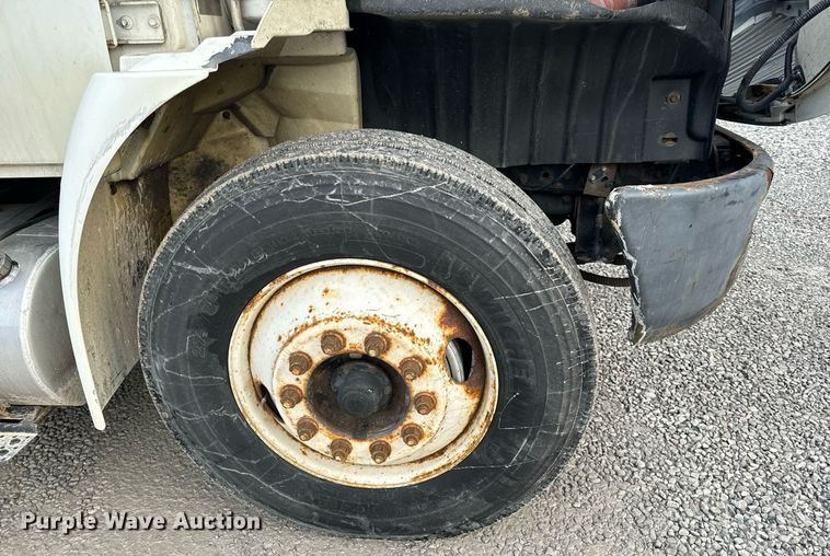 image for item NM9260 2005 International 4300 box truck