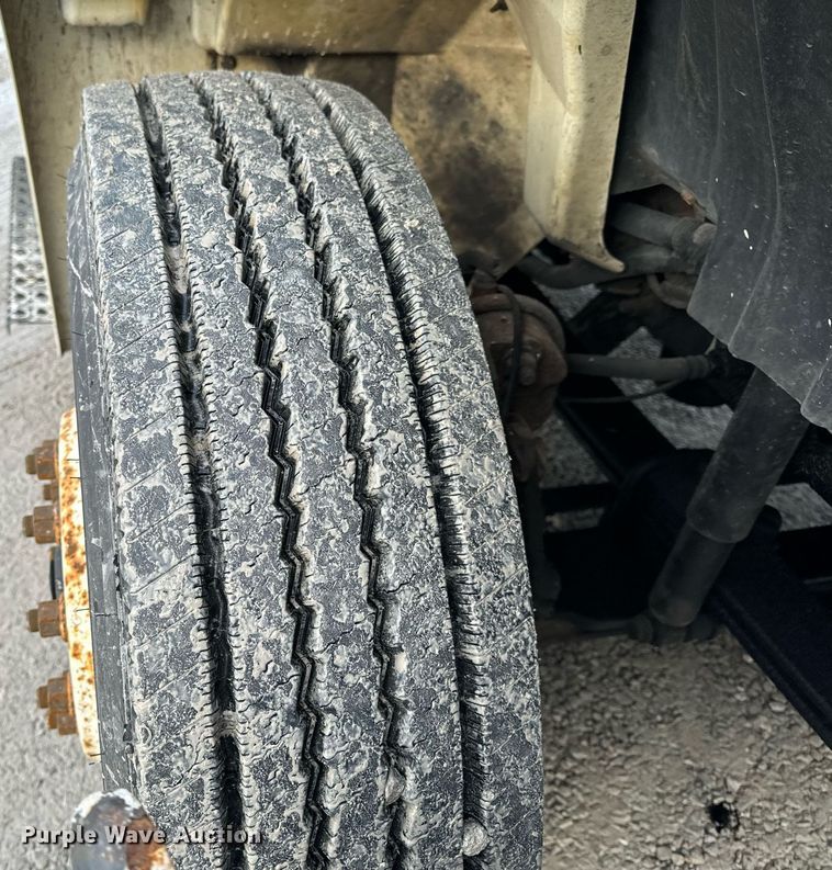 image for item NM9260 2005 International 4300 box truck