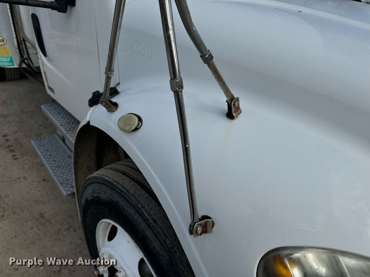 image for item NM9299 2007 Freightliner Business Class M2  refrigerated truck